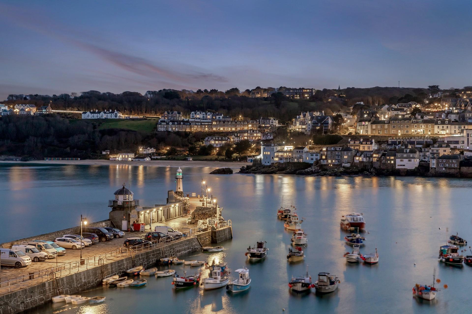 As evening sets in, watch as St Ives becomes a town of twinkling lights. 