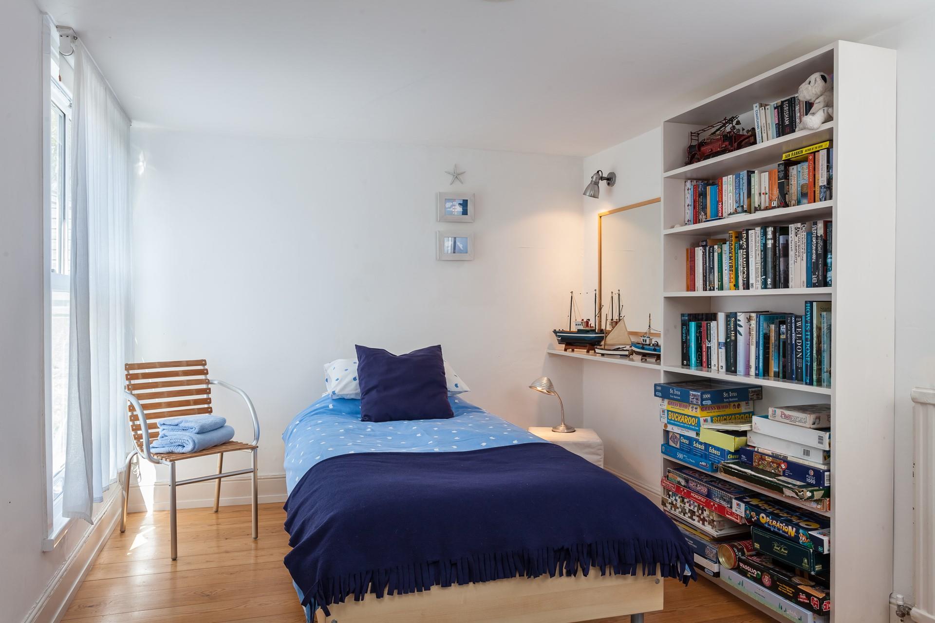 A cosy room for the 7th person in the party.