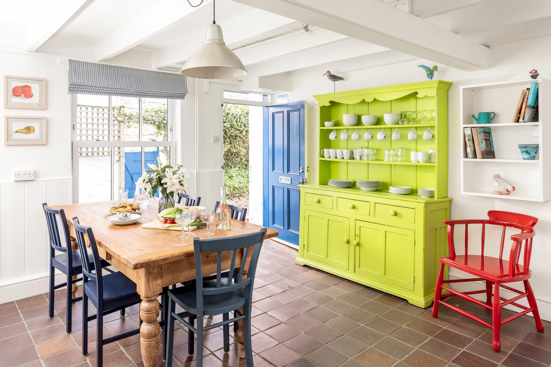 The colourful furniture offers a bright space for you to enjoy family time.