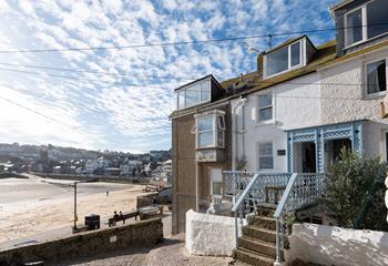 Right on The Wharf, 1 Mount Zion benefits from an incredible position to explore St Ives from.