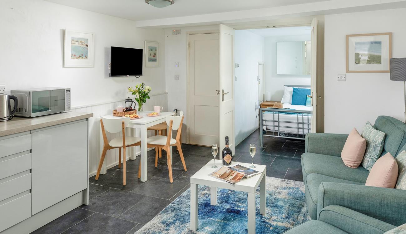 Relax with a glass of bubbles in the evening.