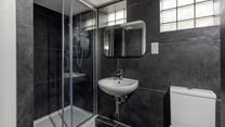There's a spacious shower in the en suite bathroom.