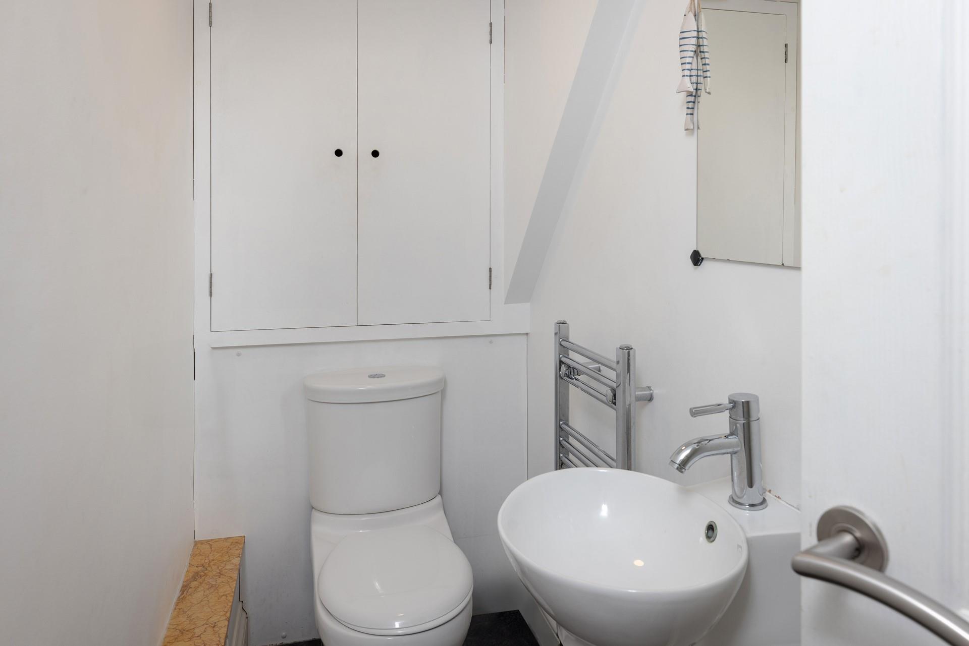 A handy cloakroom means no queues for the bathroom!