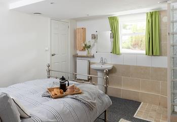 The screened off walk-in shower makes getting ready a breeze.