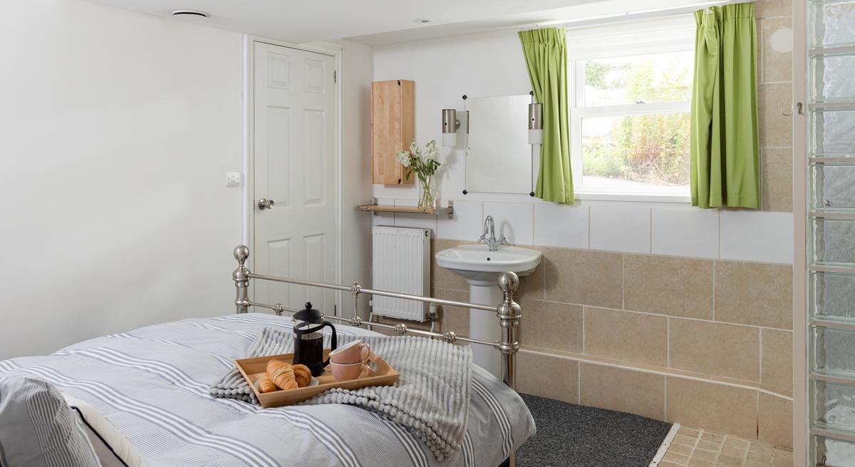 The screened off walk-in shower makes getting ready a breeze.