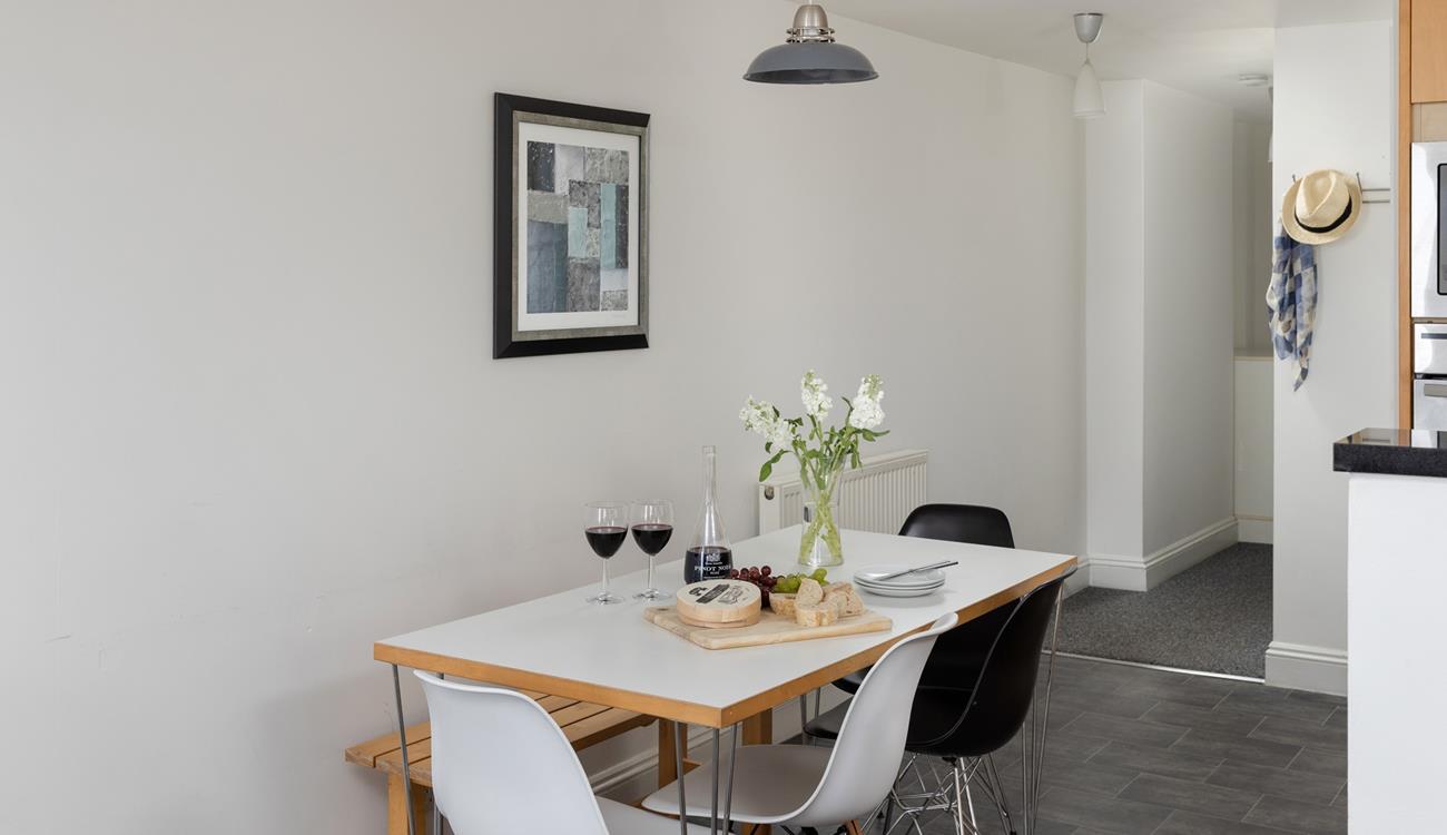 Enjoy holiday meals around the dining table.