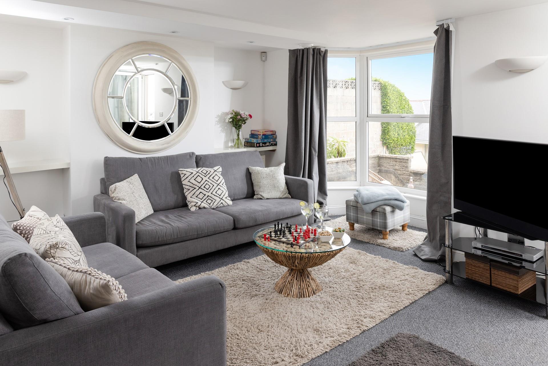 Blue Horizon is a welcoming home from home, moments from Porthmeor beach.