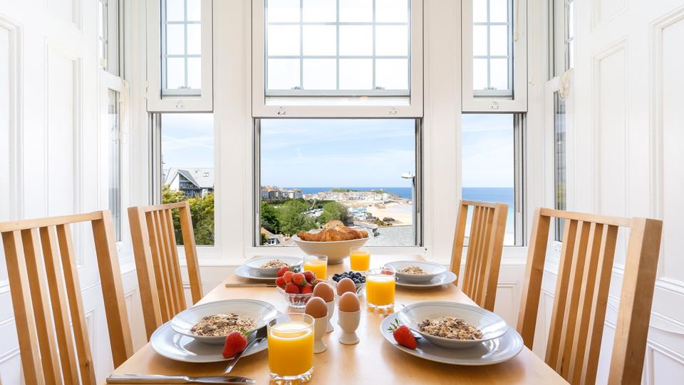 Open the windows and enjoy a delicious breakfast whilst listening to the waves in the distance.