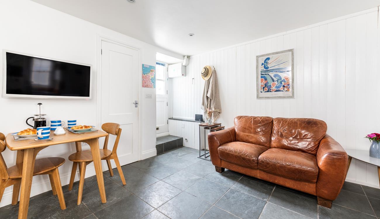 Enjoy a laid-back and relaxing brunch before heading off into St Ives town.