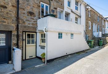 Ideally placed right in the centre of the historic Downalong area of St Ives, you will be able to explore all it has to offer.