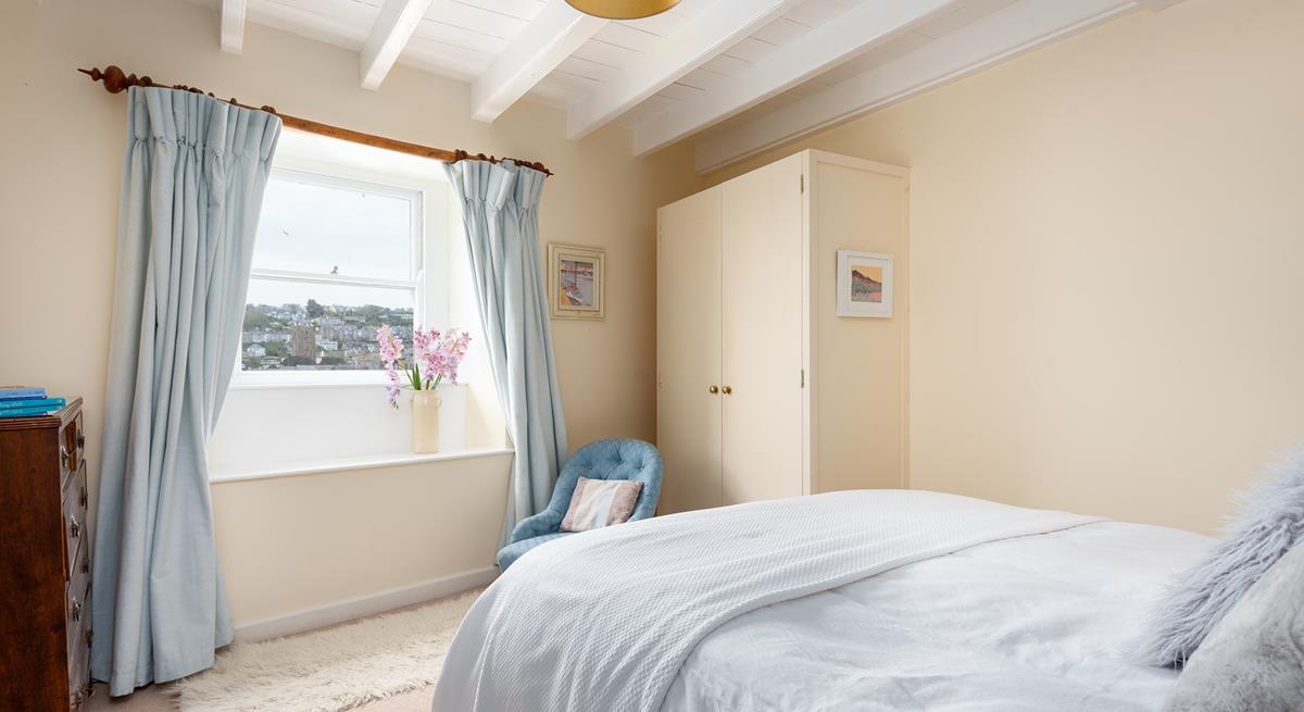 Imagine waking up to these magical harbour views!