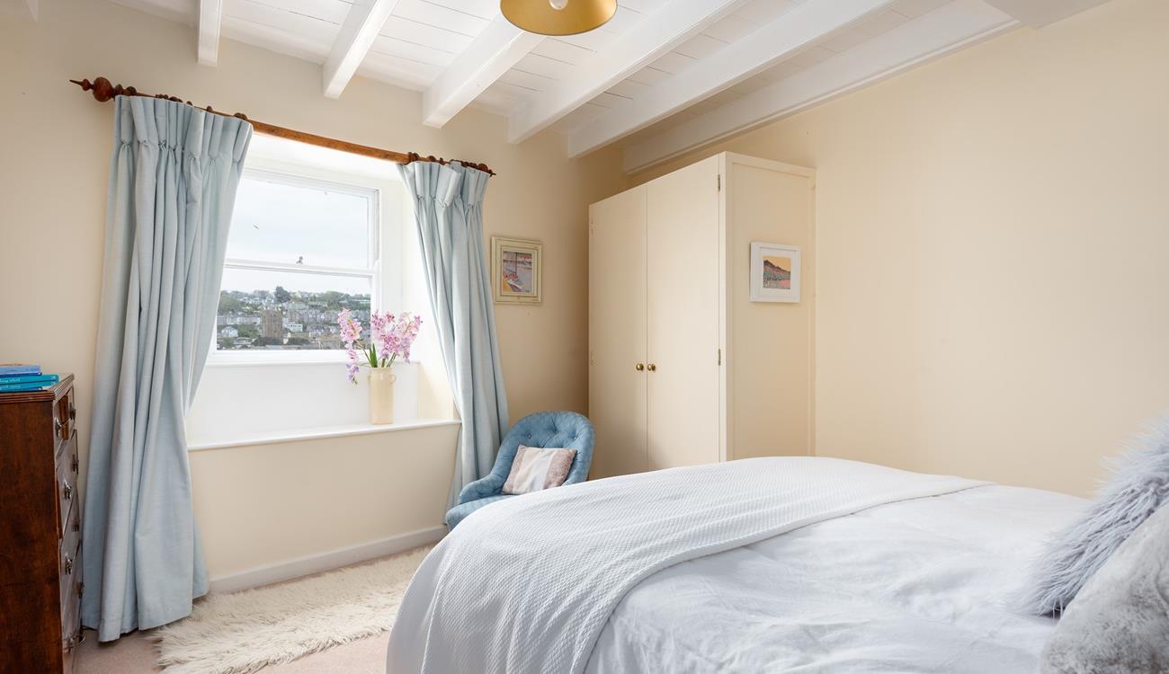 Imagine waking up to these magical harbour views!