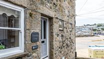 With everything St Ives has to offer right on your doorstep, Friendship Cottage is ideal for families wanting a classic seaside holiday.