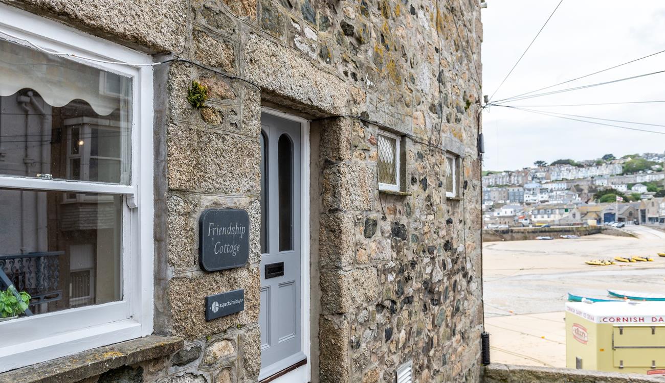 With everything St Ives has to offer right on your doorstep, Friendship Cottage is ideal for families wanting a classic seaside holiday.