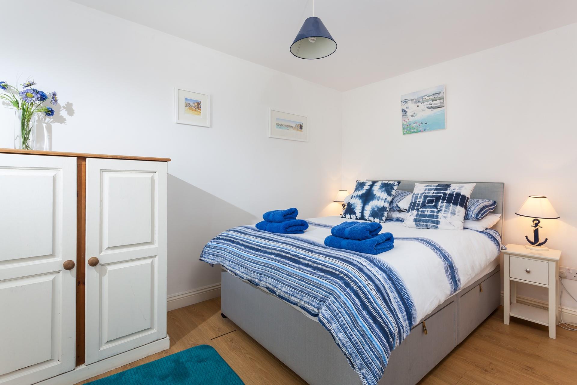 Comfortable crisp linen and super soft towels await in the bedroom.