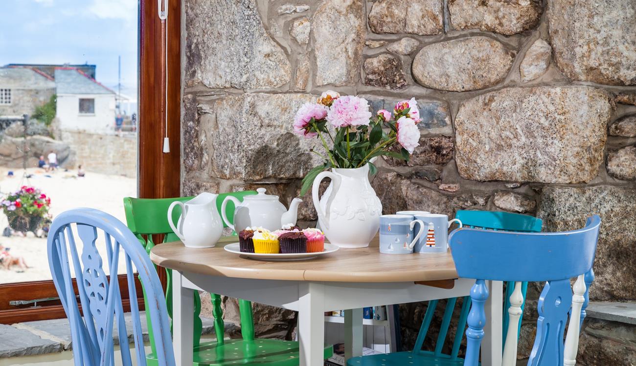 Enjoy a pot of afternoon tea and fluffy cupcakes with the beach backdrop.