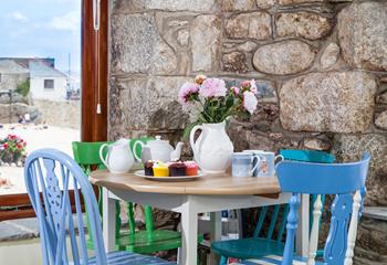 Enjoy a pot of afternoon tea and fluffy cupcakes with the beach backdrop.