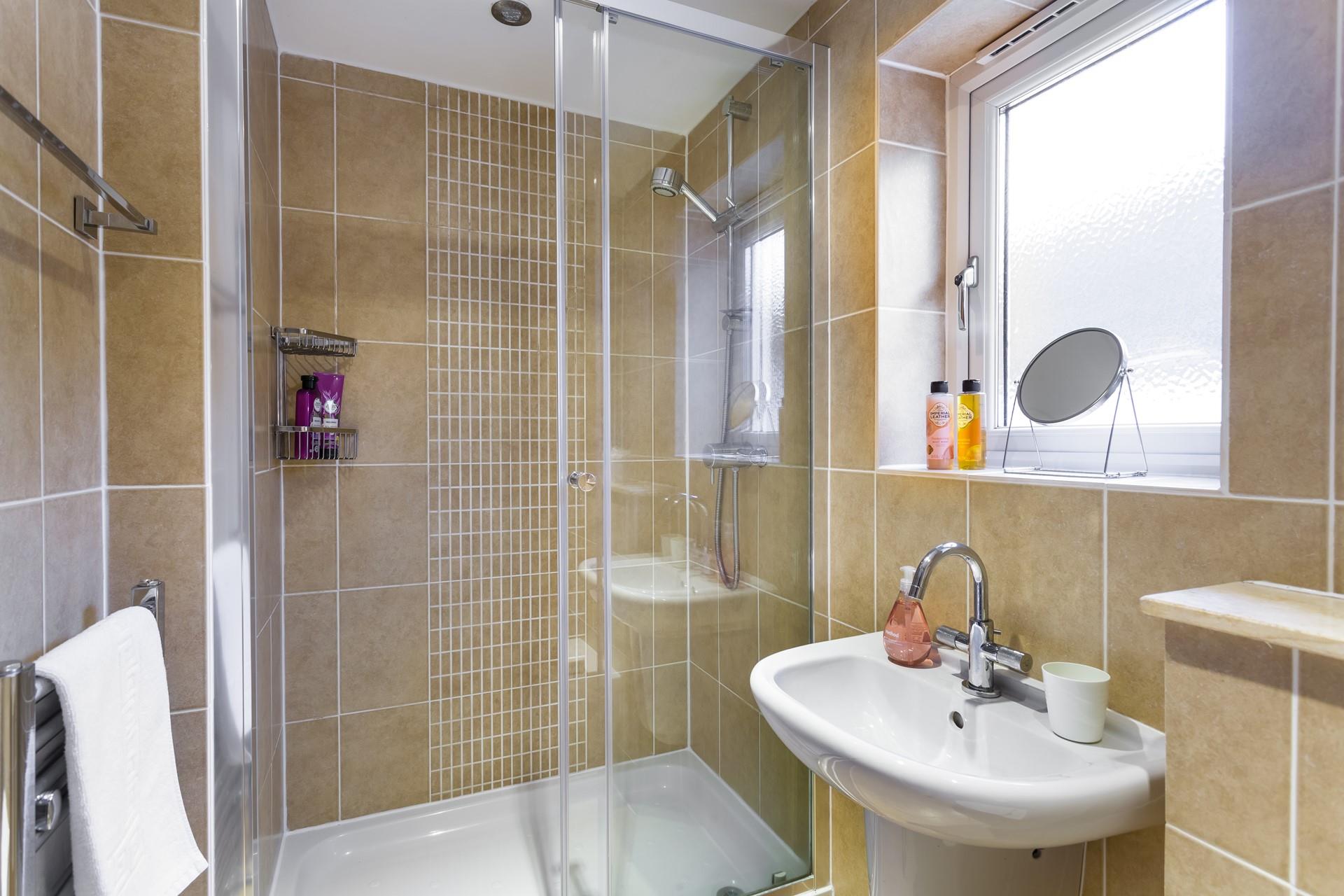 Start the day with an invigorating morning shower before heading into St Ives.