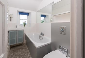 Relax and unwind in the tub after a day spent in and out of the sea on Porthgwidden beach.