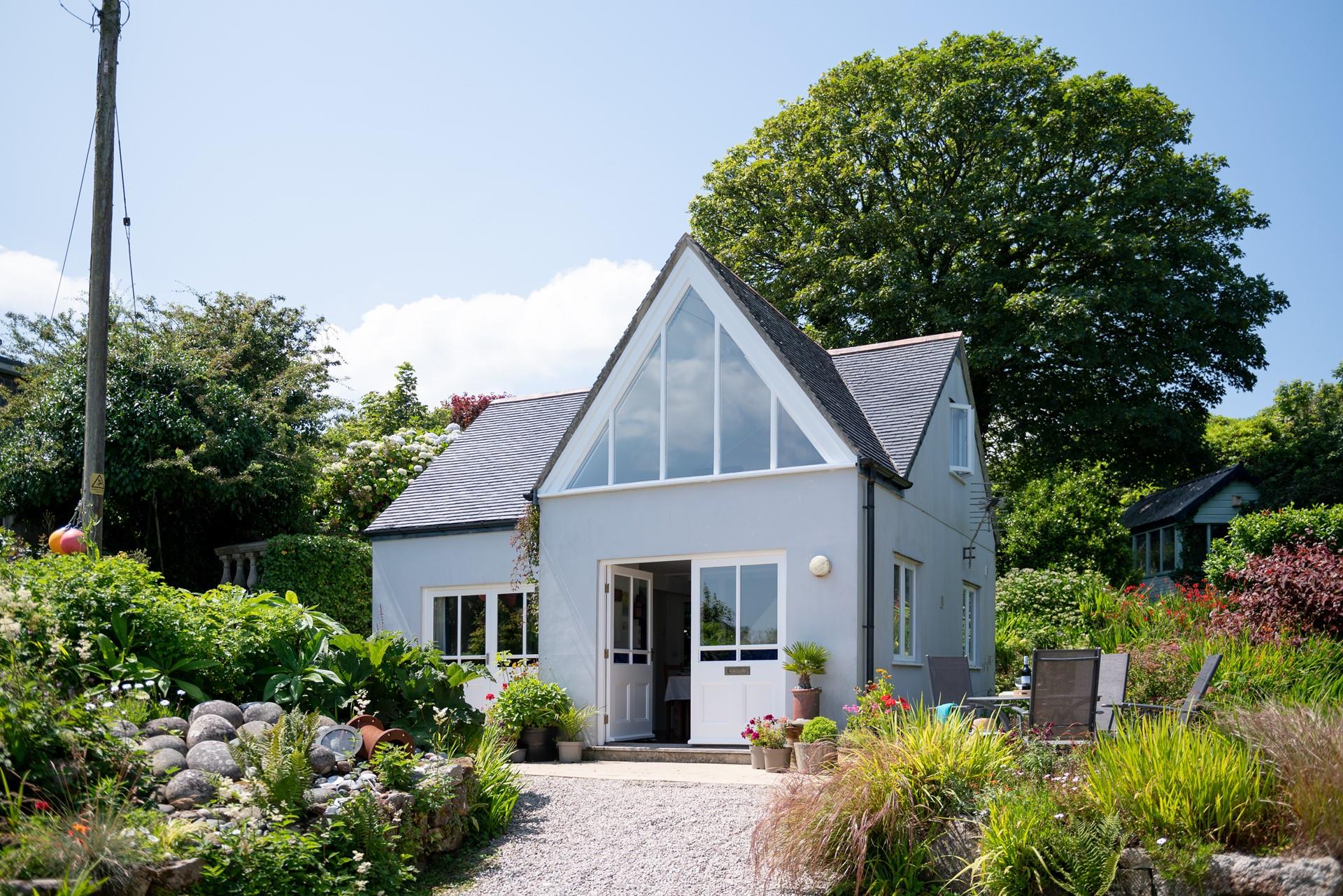 Relax in your peaceful garden and enjoy peace and quiet from the moment you get here.