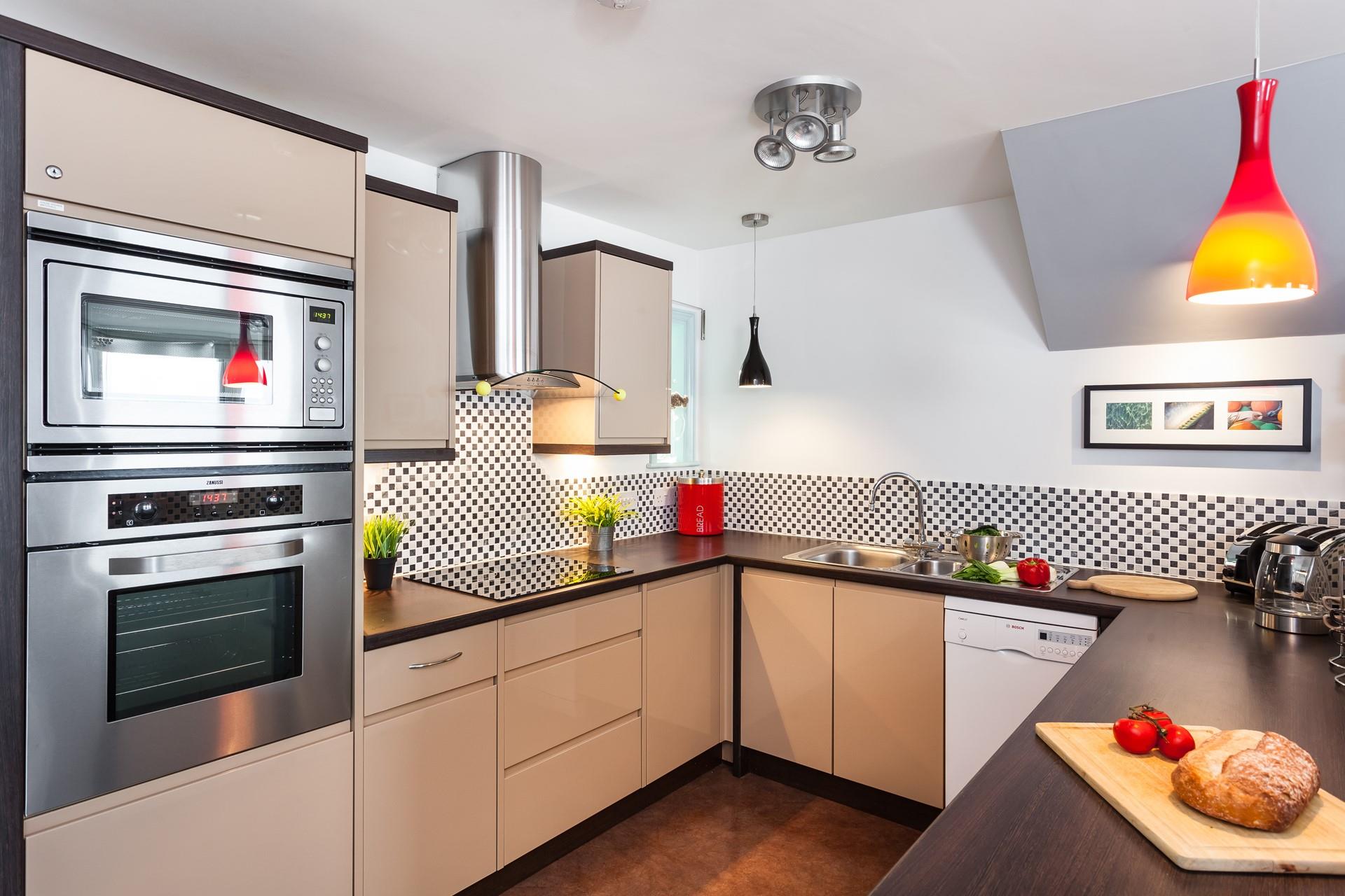 Modern appliances and a sleek design make this kitchen an absolute pleasure to cook in.