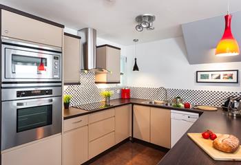 Modern appliances and a sleek design make this kitchen an absolute pleasure to cook in.