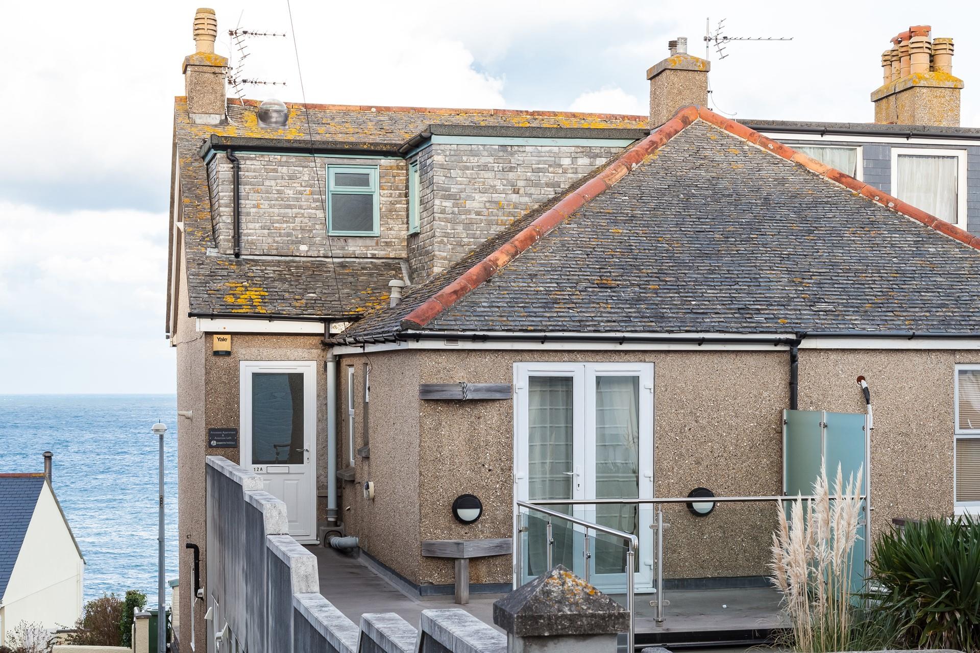 The property is set back from the hustle and bustle yet still close enough to have easy access to everything St Ives has to offer.