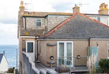 The property is set back from the hustle and bustle yet still close enough to have easy access to everything St Ives has to offer.