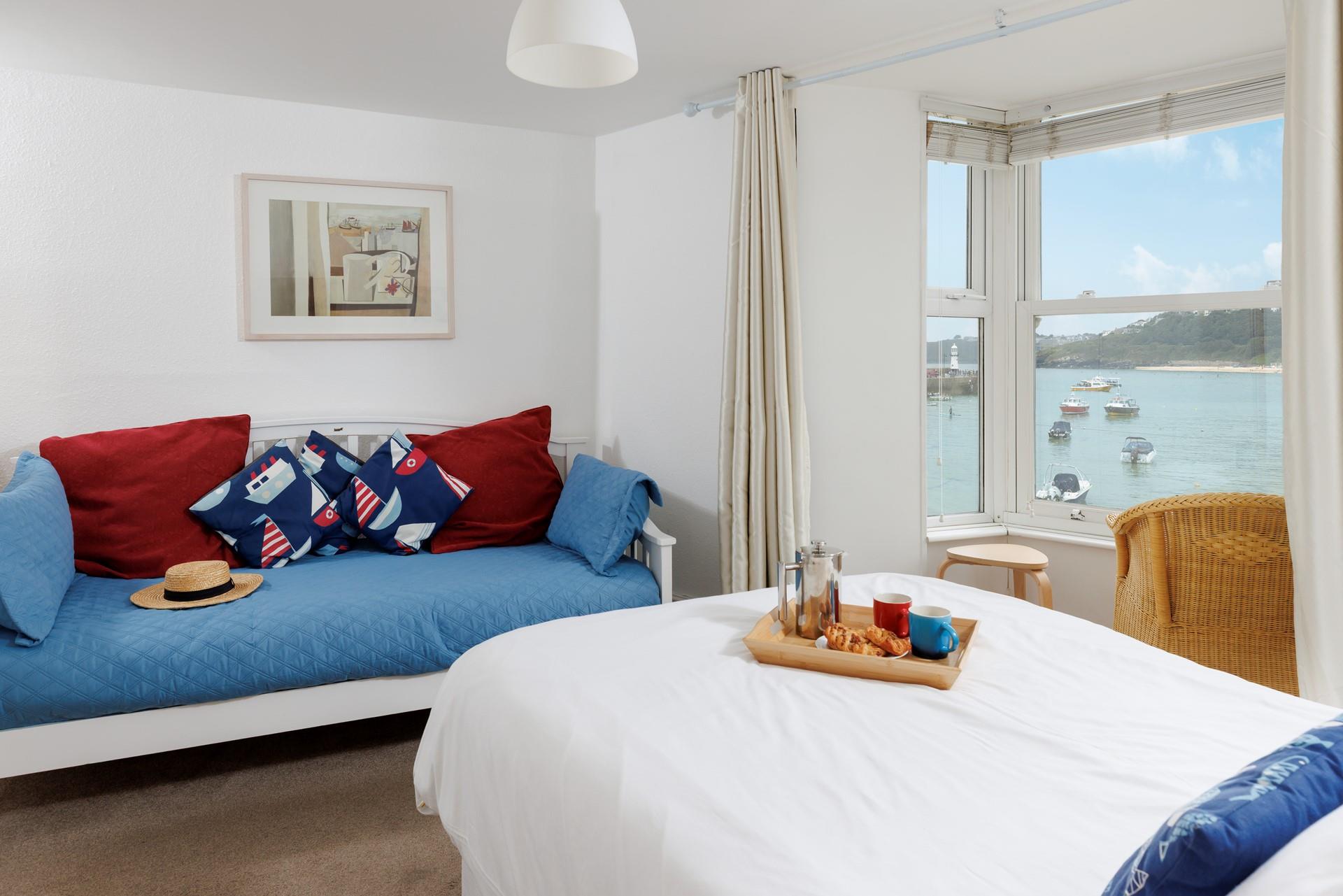 Open the blinds to stunning sea views every morning!