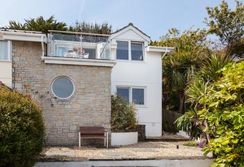 Porth House benefits from parking for one car, making it easy to leave the car behind and stroll into St Ives.