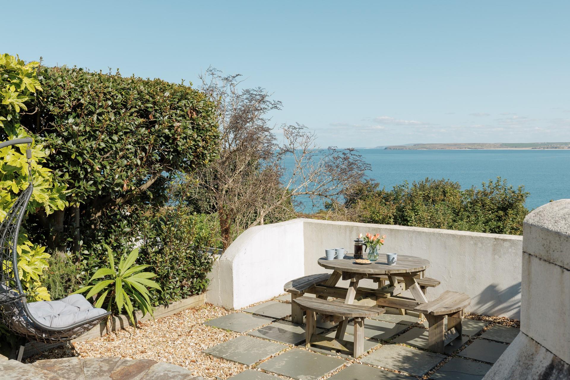 Relax in the luxurious egg chair!