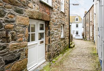 Nestled in the Downalong area of St Ives, you have everything you need just a few steps away.