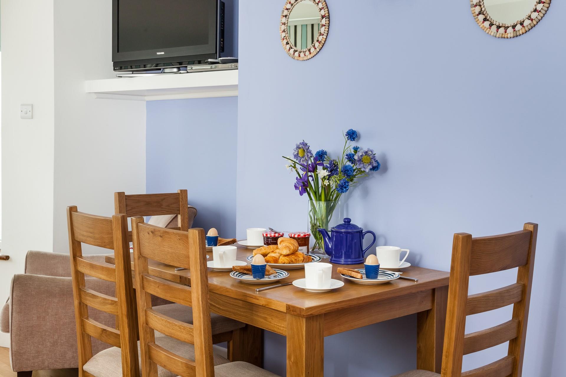 The property is ideally located in the heart of St Ives so you can go for a spot of shopping and explore St Ives' many small businesses. 