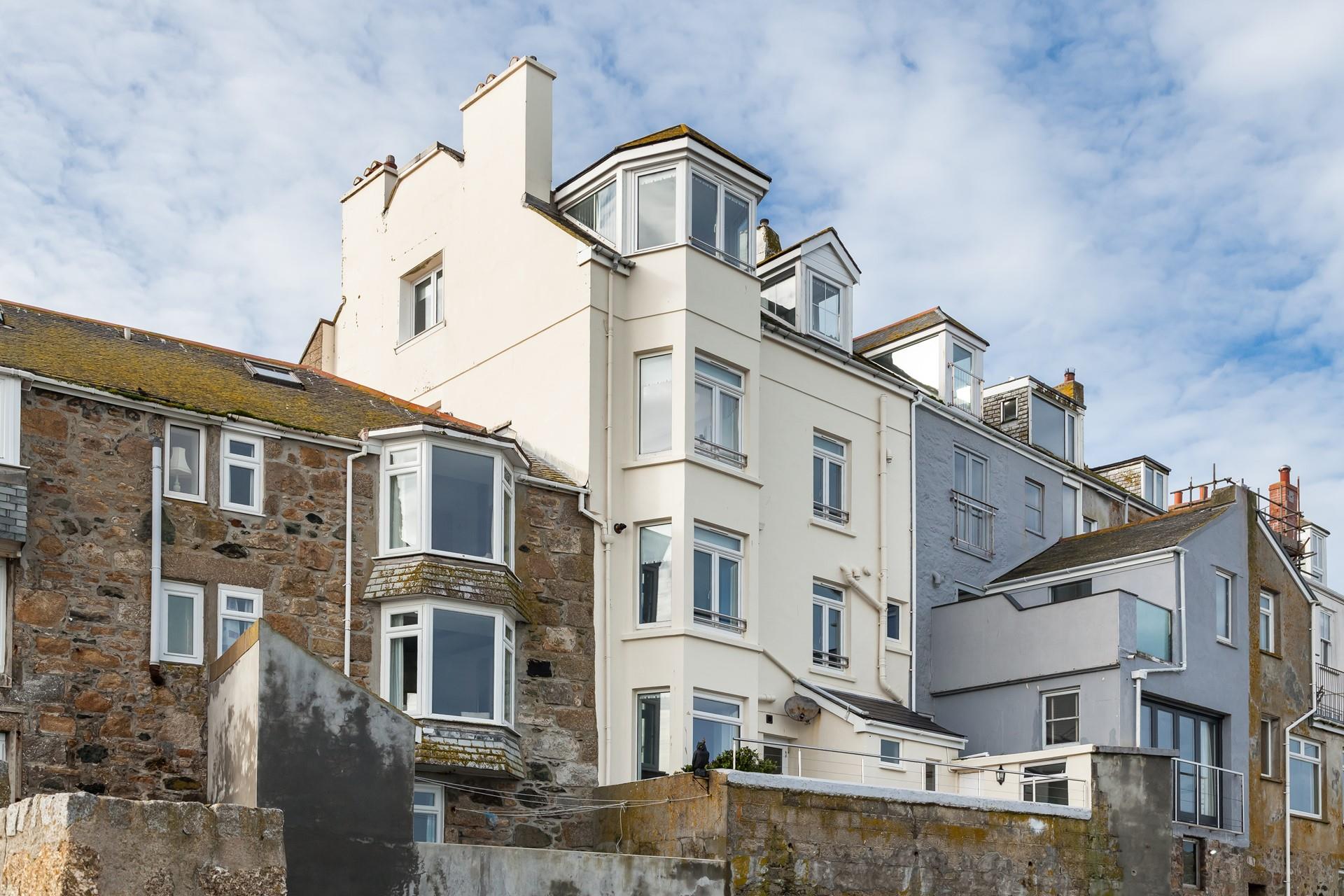 The bay windows give amazing views of the Bay. 