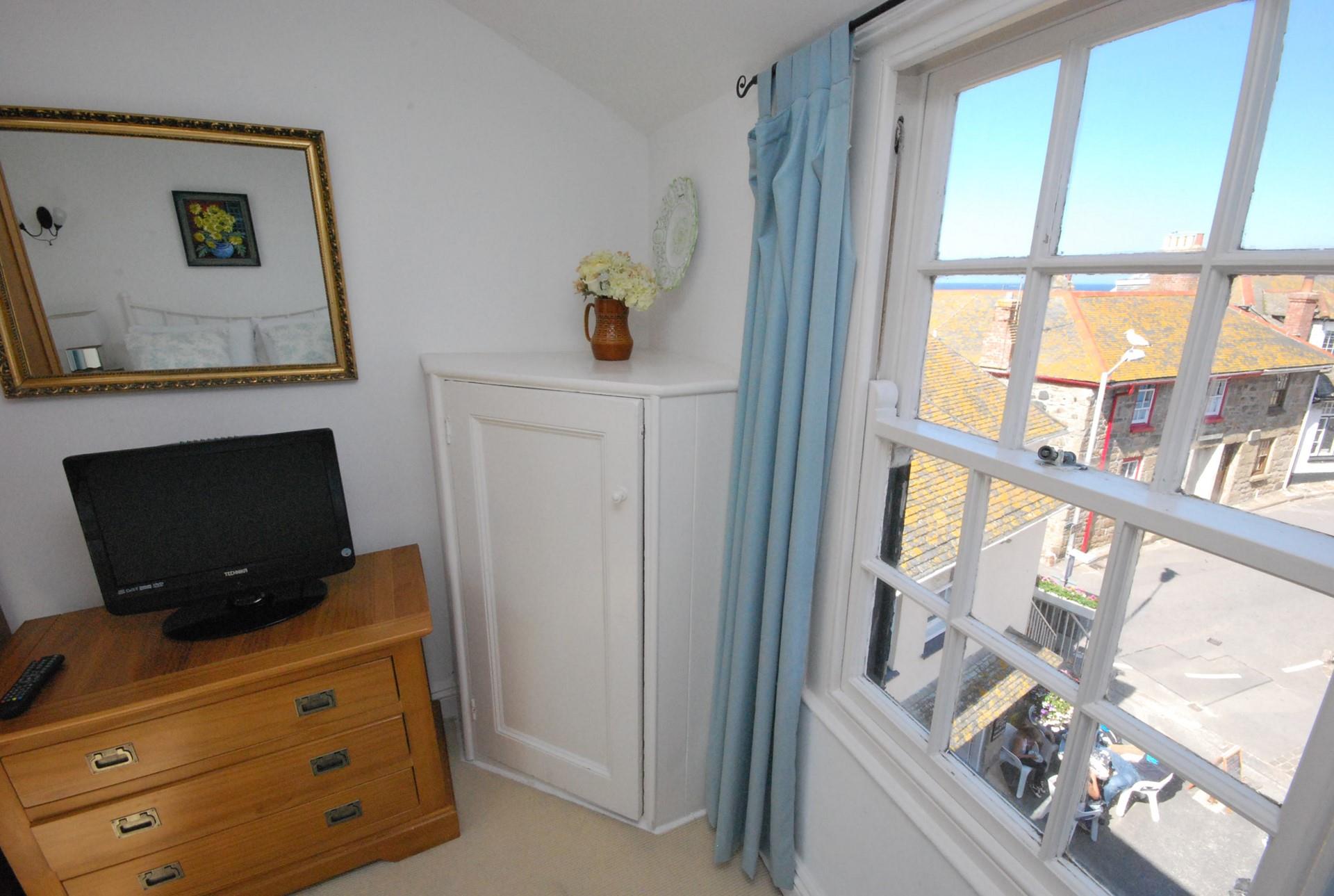 Located steps away from the town with all its local shops and restaurants.