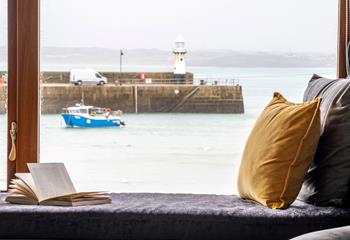The perfect reading spot! Watch the boats coming and going in the harbour.
