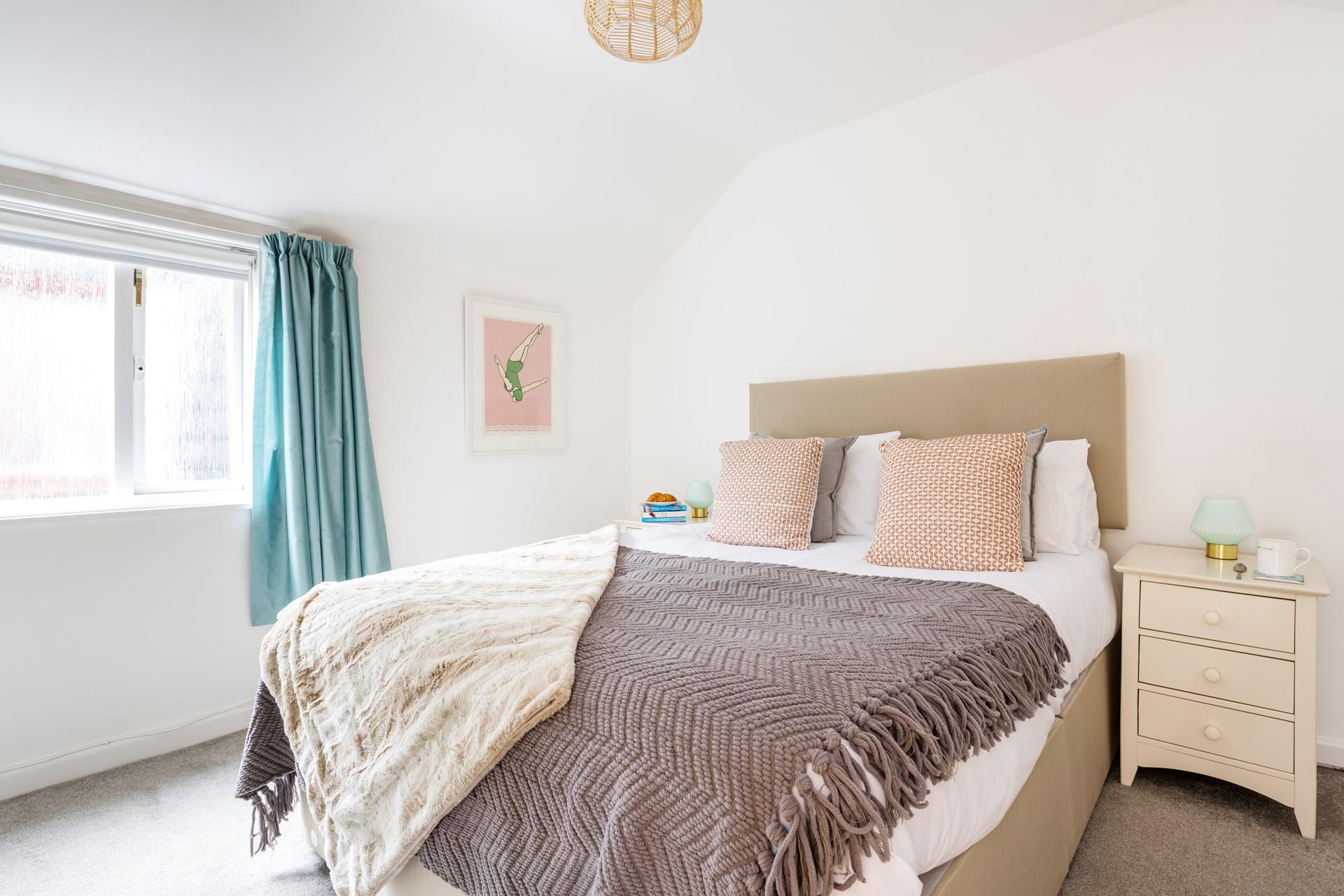 The cosy bedroom offers a plush king size bed, perfect for snuggling down in after a day wandering through St Ives.