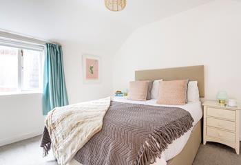 The cosy bedroom offers a plush king size bed, perfect for snuggling down in after a day wandering through St Ives.