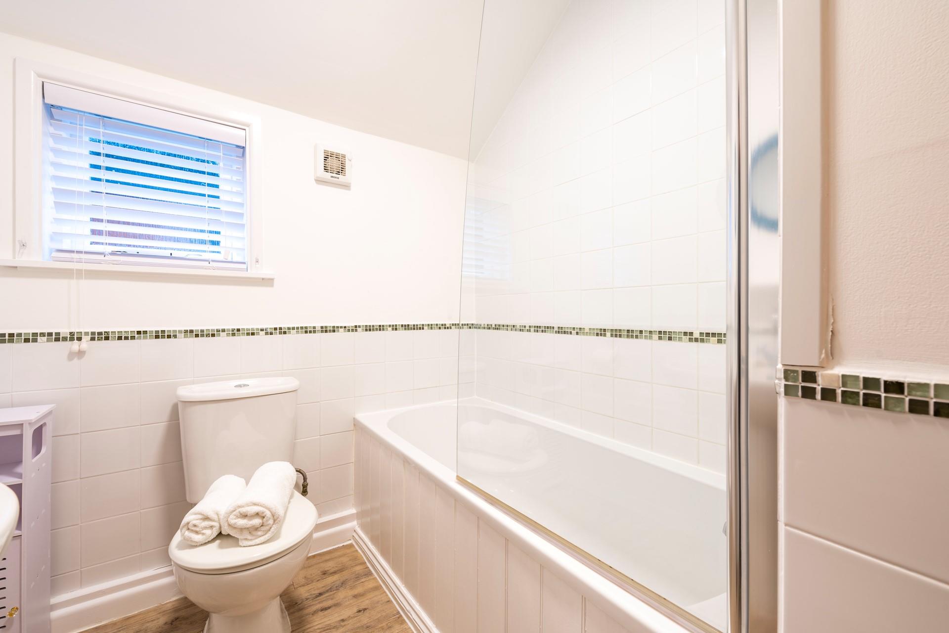 Finish the day nicely with a relaxing soak in the tub. 