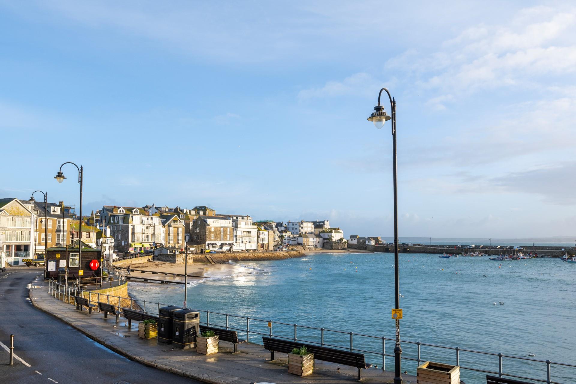 Conveniently located, 2 Rose Lodge is a wonderful bolthole for those wanting to explore all St Ives has to offer.
