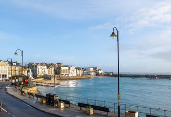 Conveniently located, 2 Rose Lodge is a wonderful bolthole for those wanting to explore all St Ives has to offer.