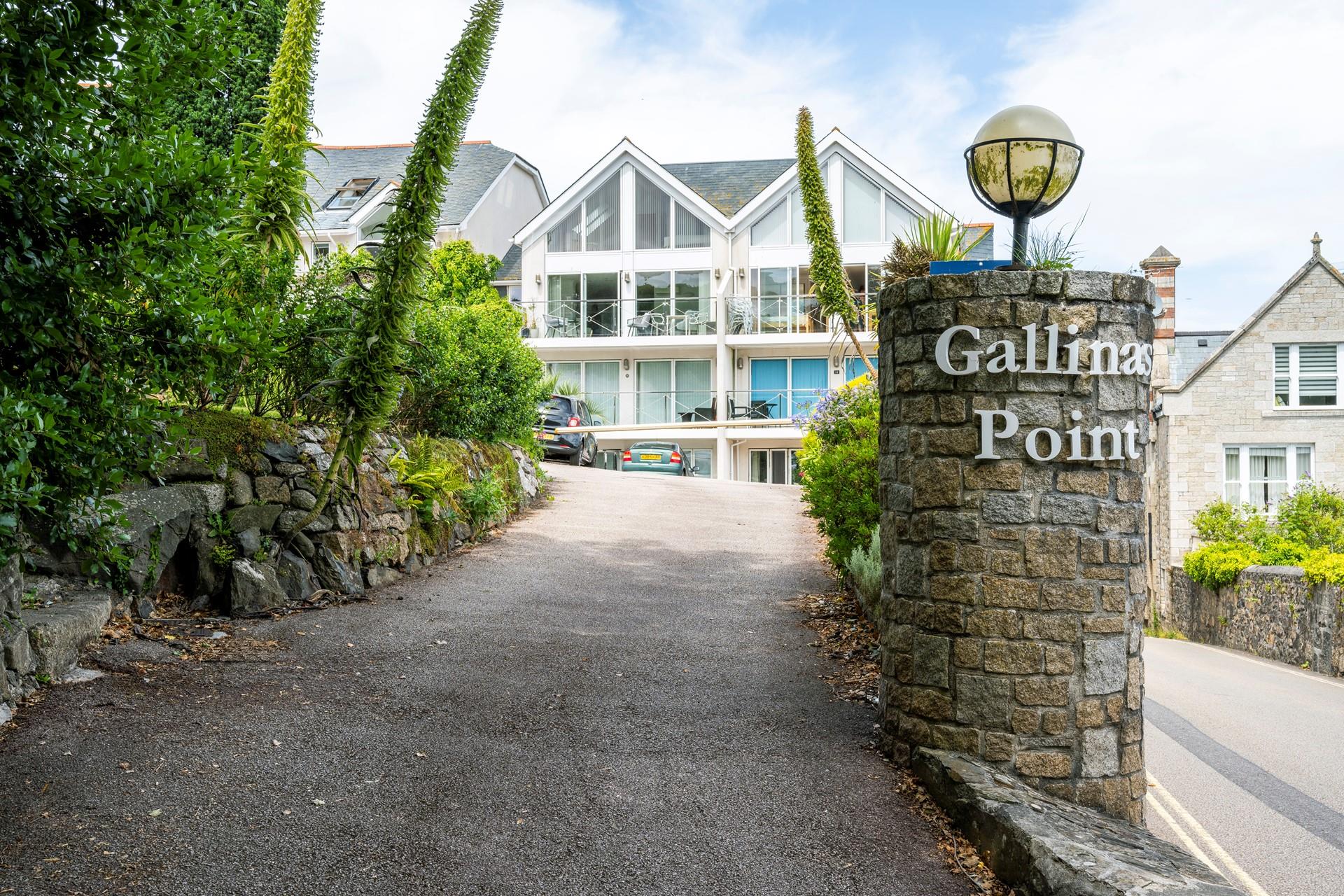 You are only a few minutes away from the local beaches, shops and restaurants in town.