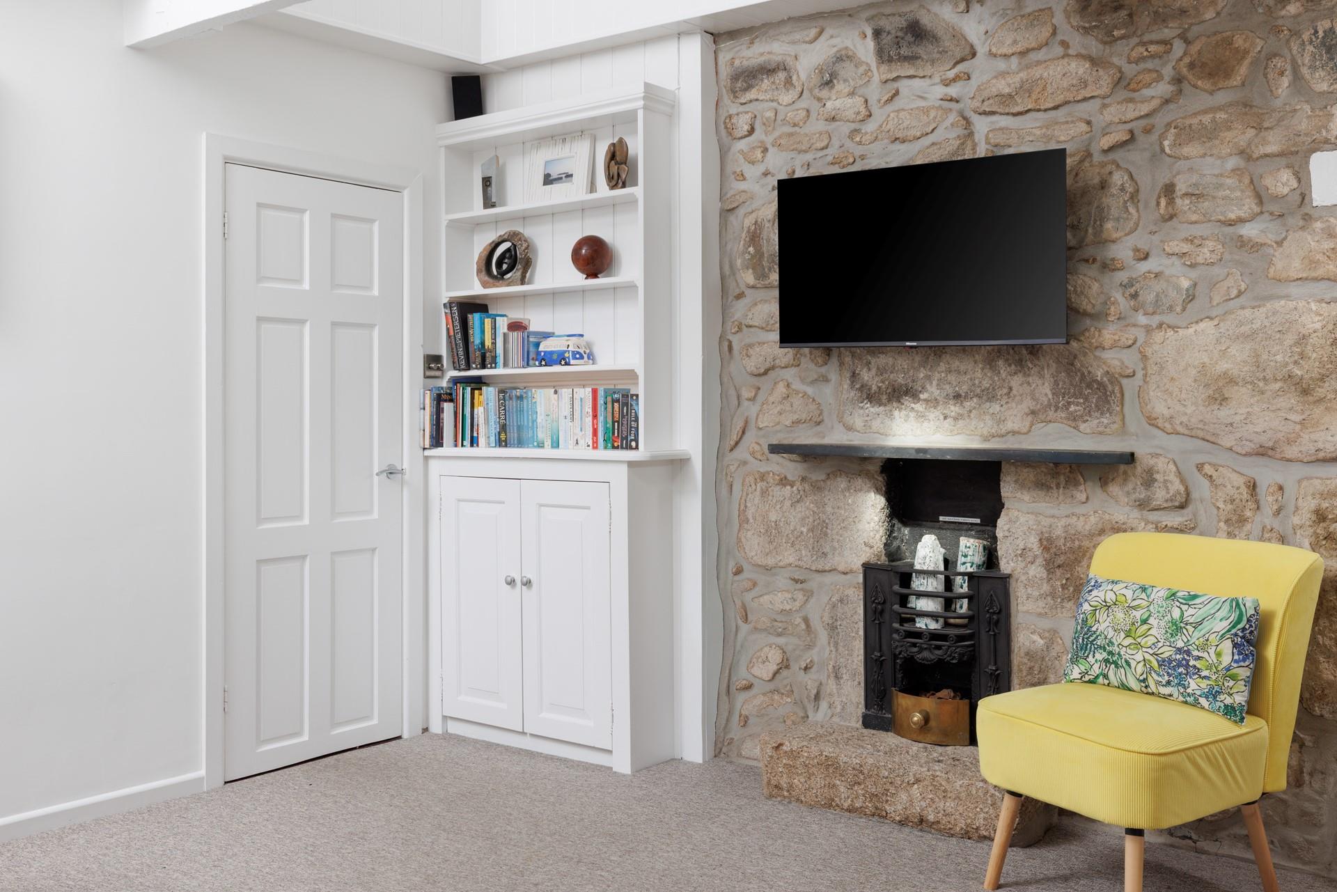 Explore St Ives with this cosy base to return to.