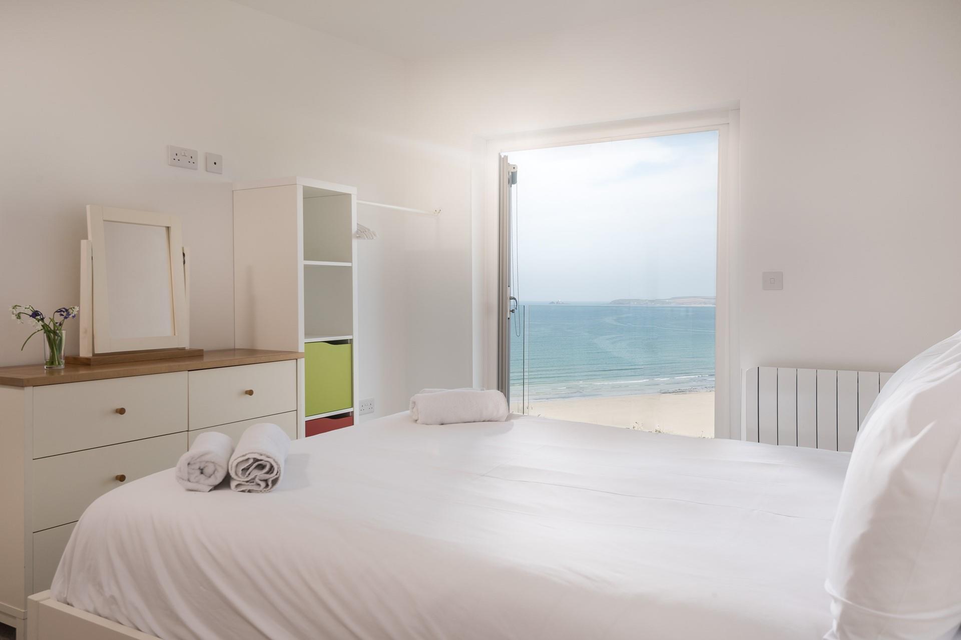 Throw open the balcony doors, lie back and relax watching the beautiful uninterrupted view. 