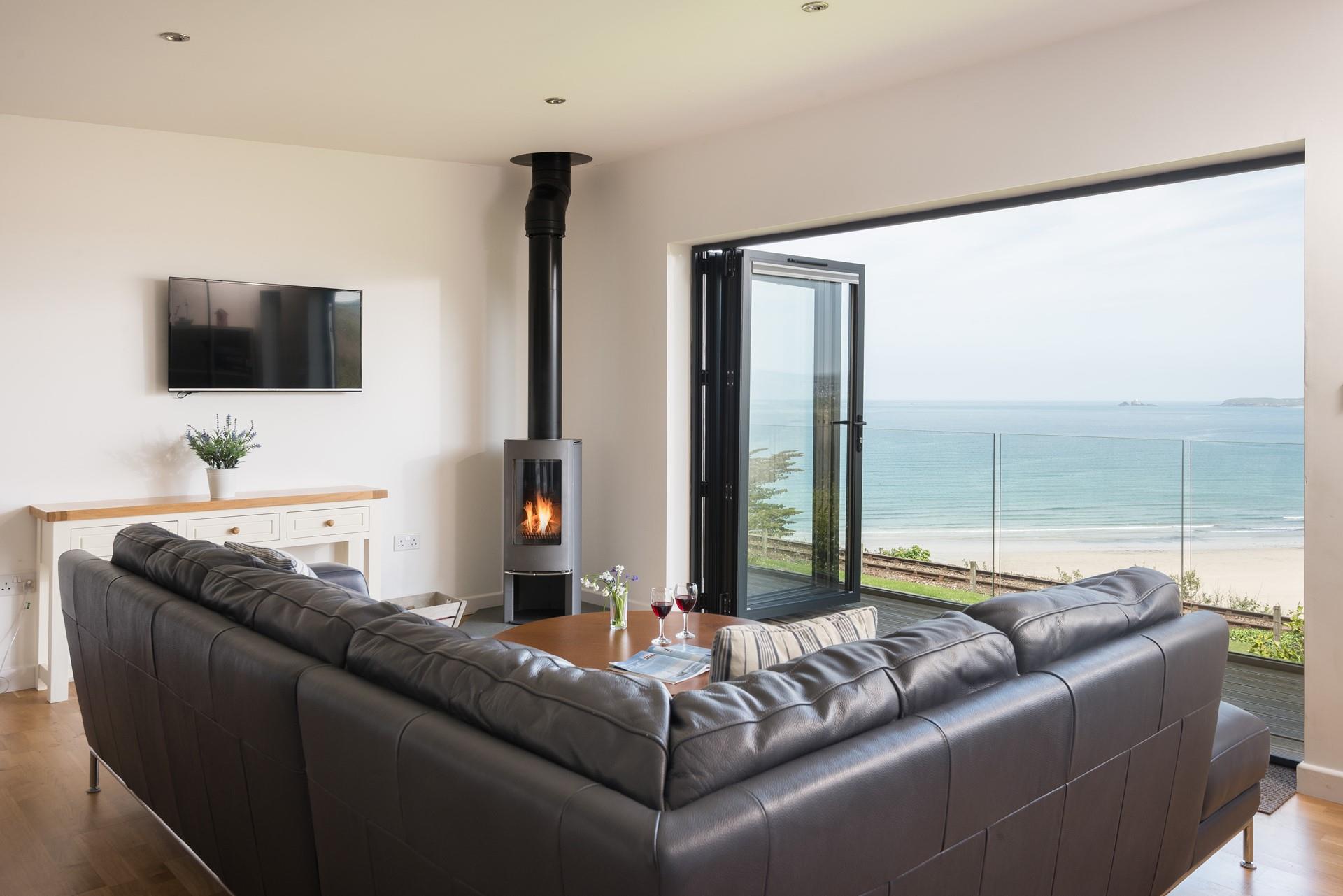 Light the fire, pour a glass of wine, sink into the sofas and relax for the evening with the breathtaking view as your backdrop. 