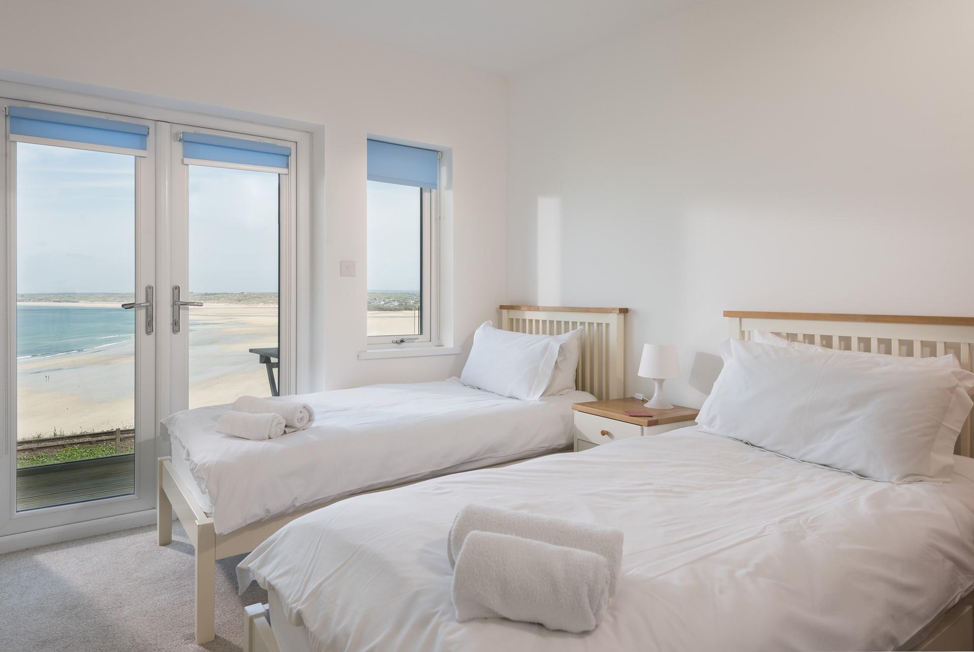 The twin room has patio doors leading onto the glass-fronted balcony, the perfect viewing point. 