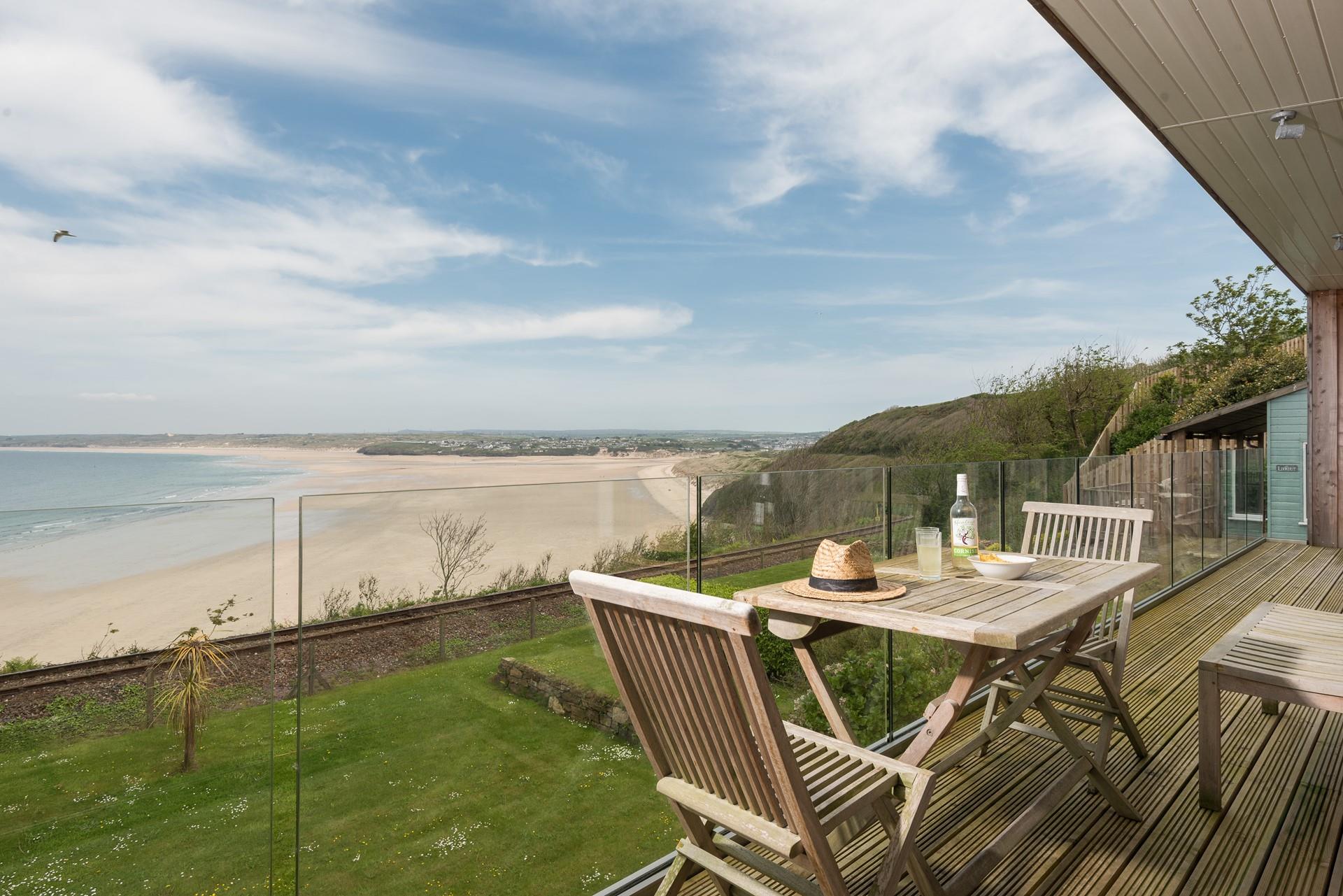 The glass-fronted private balcony offers stunning coastal views and the perfect position to spot the famous St Erth to St Ives branch line train. 