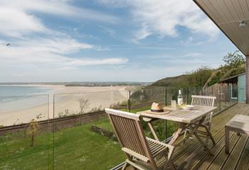 The glass-fronted private balcony offers stunning coastal views and the perfect position to spot the famous St Erth to St Ives branch line train. 