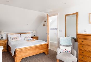 Tuck yourself into the soft sheets in the spacious double bed and drift off to sleep.