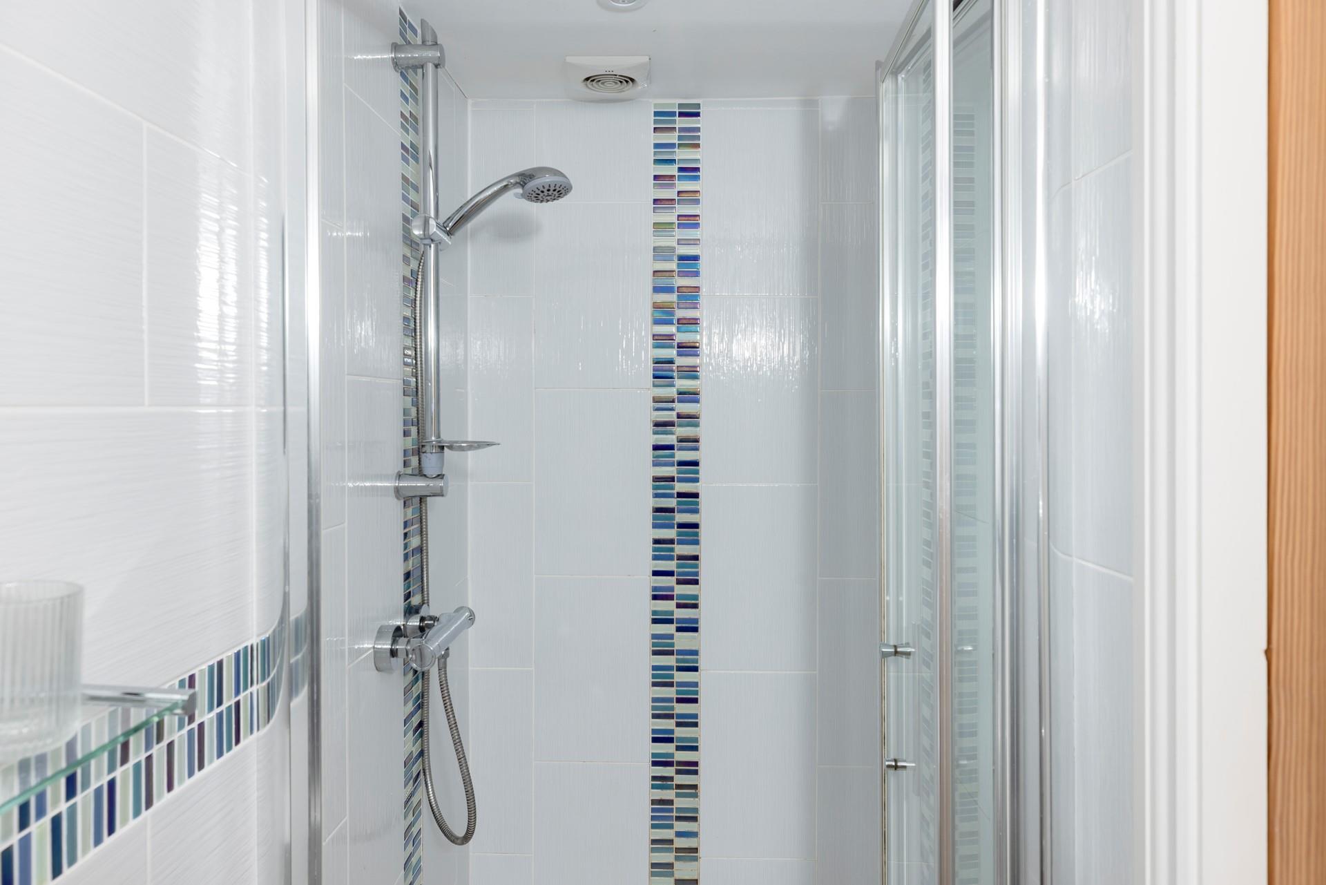 En suite off the double bedroom, the perfect space to get ready in the morning.